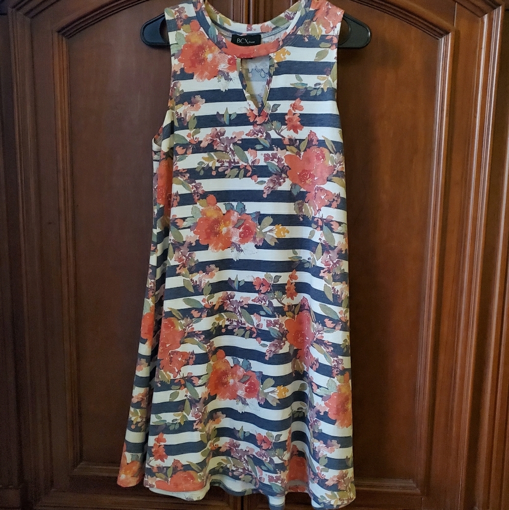 Keyhole summer dress